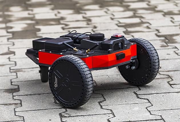 Místo hodin minuty. Robot Hugo urychlí měření osvětlenosti, může ho zmást úplněk