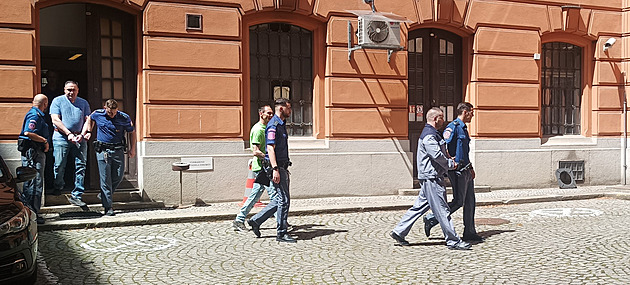 Trojice mu se u Krajského soudu v Brn zpovídá z uloupení vzácných mincí...