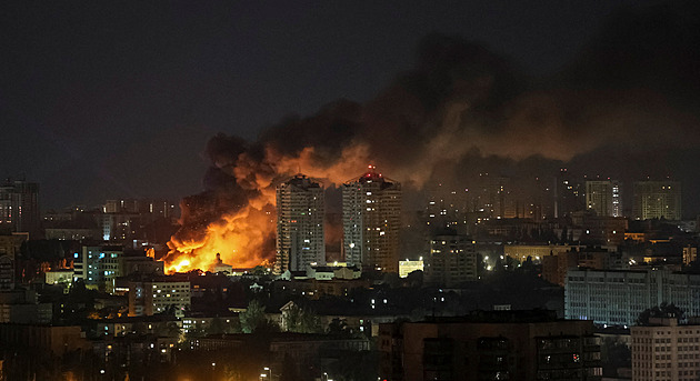 Cílili jsme na vojenské objekty, tvrdí Rusko po smršti. Fotografie ukazují něco jiného