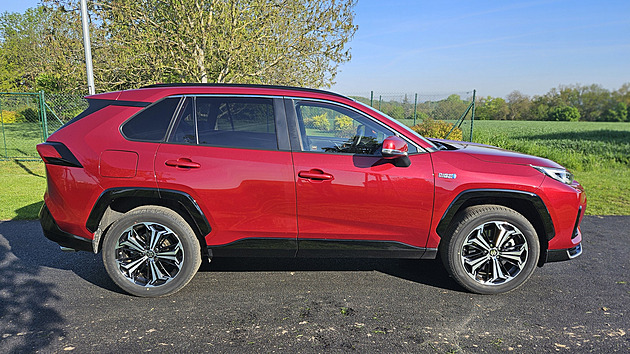 Auto pro Survivora je toyota převlečená za suzuki. Jedno z nejprodávanějších