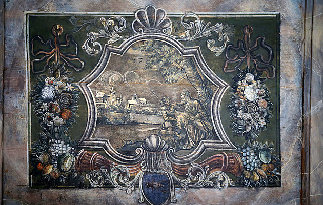 Průvodce objevil v Jihlavě zapomenuté stropní malby boha Pana a rajské idyly