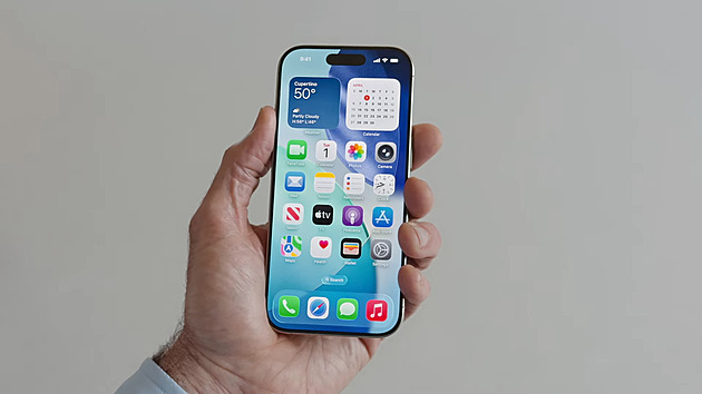 „Steve Jobs by vás všechny vyhodil.“ Internet kritizuje nový design Applu