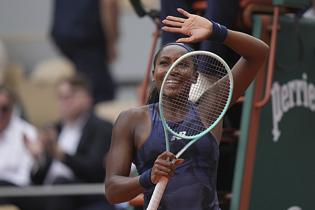 Gauffová je popáté v řadě ve čtvrtfinále Roland Garros, Pegulaová dohrála