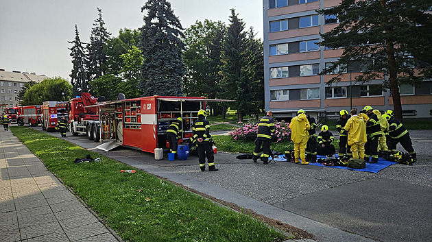 Hasii v olomoucké meralov ulici likvidovali únik smsi kyselin v...