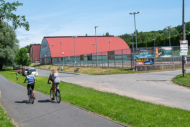 Sportovní areál Vrava ve Zlín. Tenisová hala. Cyklostezka. (erven 2025)