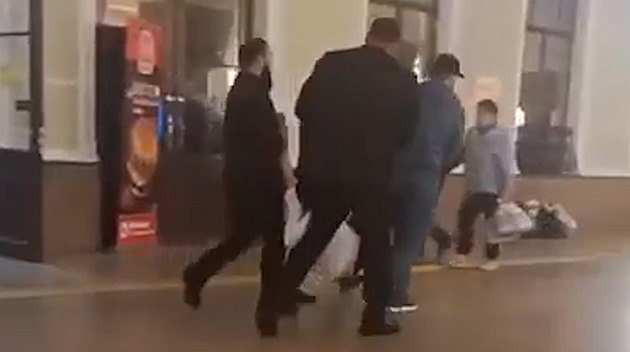 Odtáhli ho a nacpali do kufru. V Moskvě unesli muže, který kritizoval Čečence