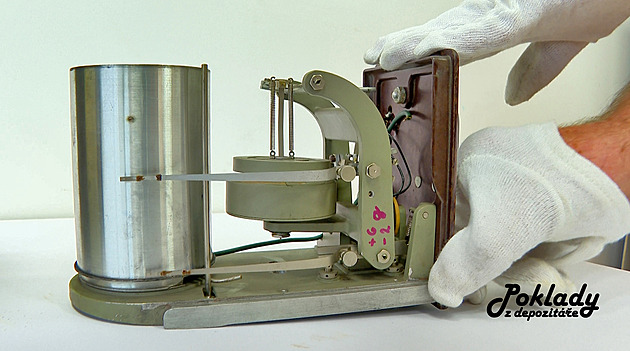 Pomáhal testovat německé válečné letouny. Letecký G-metr zapisoval přetížení