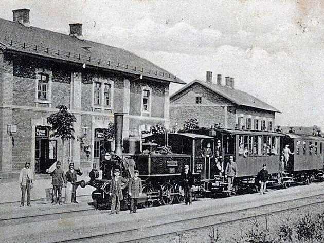 Osobn vlak ve stanici Budiov nad Budiovkou na pohlednici z roku 1905
