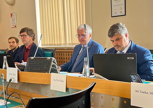 (zleva) Námstek primátora Milan Märc (Nový Sever), primátor Milan Petrilák...