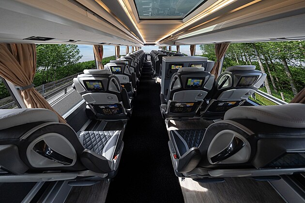 Prostor, klid a v�hled � horn� patro t��dy Relax autobus� RegioJet je ide�ln�...
