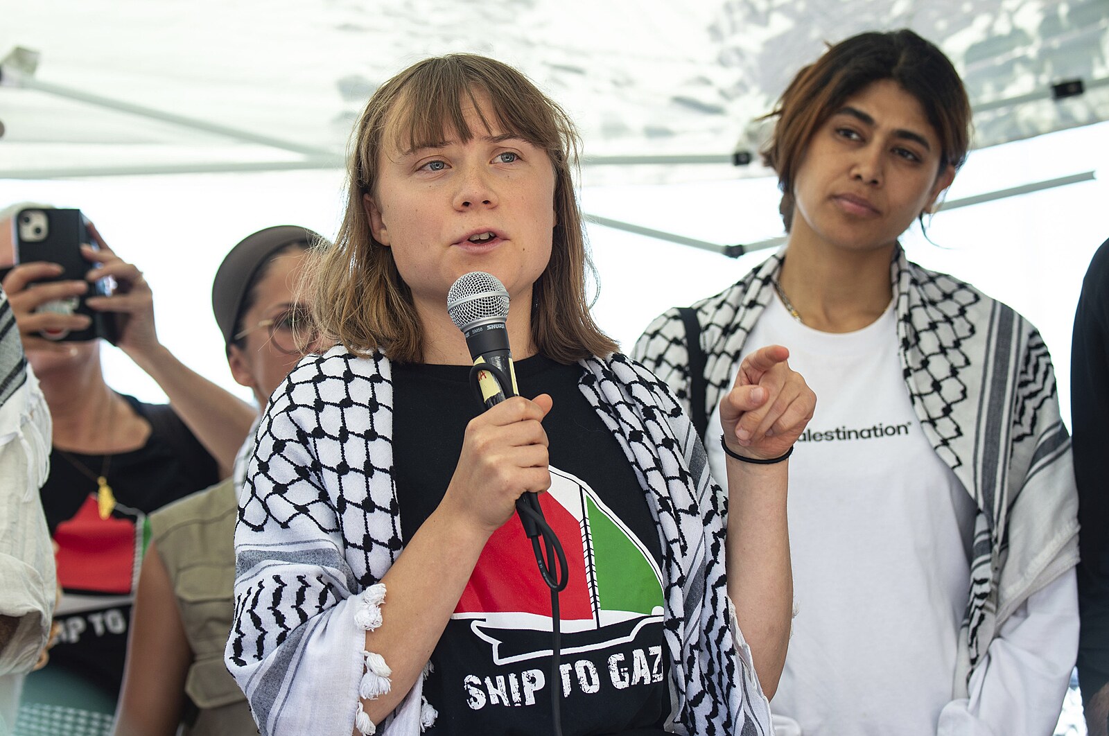 Thunbergová chce opět plout do Gazy. Svolává desítky lodí, připojí se známí herci
