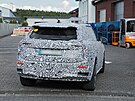 �pioná�ní snímky prototypu sedmimístného elektrického SUV �kody vycházejícího...