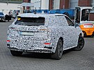�pioná�ní snímky prototypu sedmimístného elektrického SUV �kody vycházejícího...