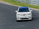 �pioná�ní snímky prototypu sedmimístného elektrického SUV �kody vycházejícího...