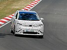 �pioná�ní snímky prototypu sedmimístného elektrického SUV �kody vycházejícího...