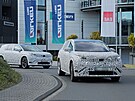 �pioná�ní snímky prototypu sedmimístného elektrického SUV �kody vycházejícího...