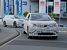 �pioná�ní snímky prototypu sedmimístného elektrického SUV �kody vycházejícího...
