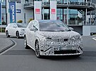 �pioná�ní snímky prototypu sedmimístného elektrického SUV �kody vycházejícího...
