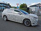 �pioná�ní snímky prototypu sedmimístného elektrického SUV �kody vycházejícího...