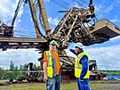 Rypadlo pezdvan Bezensk drak krtce ped odstelem. (zleva) Petr Mikula,...