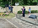 Na mstskm hbitov v atci odhalili pamtn desku u pleitosti 80. vro...