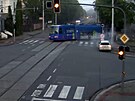 Policie zveejnila video nehody tramvaje s autem a hled cestujc