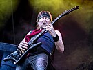 Kytarista Iron Maiden Adrian Smith na koncert v Letanech (31. kvtna 2025,...