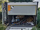 Vodou editeln barvy se z havarovanho kamionu u Lipovky zsti vylily, zbytek...