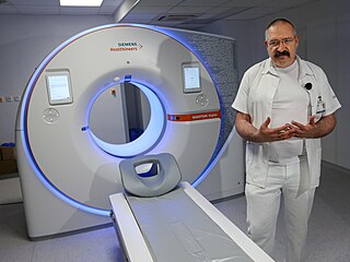 Pednosta Kliniky zobrazovacích metod FN Plze Jií Ferda pedstavil novinám...