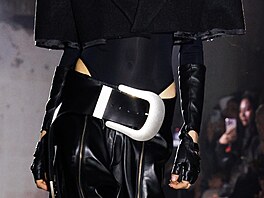 Tzv. Y2K fashion, tedy móda z p�elomu milénia, je zpátky u� n�jakou dobu. Bylo...