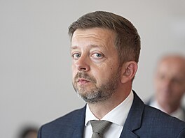 Vít Rakuan na tiskové konferenci v Poslanecké snmovn. (3. ervna 2025)