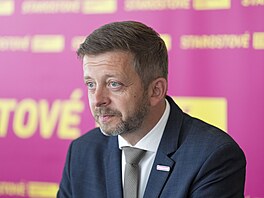 Vít Rakuan na tiskové konferenci v Poslanecké snmovn. (3. ervna 2025)