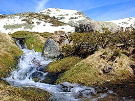 Za�íná tam, kde kon�í sídlo král� � El Escorial. Táhlé poho�í Guadarrama a...