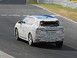 pionání snímky prototypu sedmimístného elektrického SUV kody vycházejícího...
