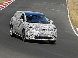 pionání snímky prototypu sedmimístného elektrického SUV kody vycházejícího...