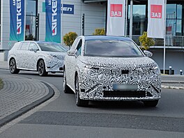 pionání snímky prototypu sedmimístného elektrického SUV kody vycházejícího...
