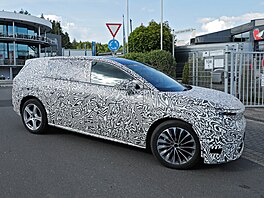 pionání snímky prototypu sedmimístného elektrického SUV kody vycházejícího...