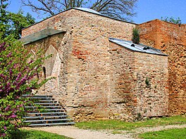 Tak�ka dv� staletí na zdej�í citadele vlál turecký prapor s islámským...