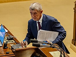 Andrej Babi (ANO) se chystá k projevu pi mimoádné schzi o bitcoinové afée....