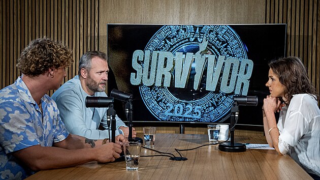 Hosty pořadu Rozstřel jsou moderátor soutěže Survivor Ondřej Novotný a vítěz soutěže známý jako „Pája“. Pořad moderuje Monika Zavřelová.