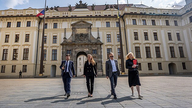 Prezident Petr Pavel se v pondl na Praskm hrad setkal s kandidtkou ODS na post ministryn spravedlnosti Evou Decroix, kter vystd Pavla Blaka. Jmenovn prezident provede v ter 10. ervna. (9. ervna 2025)