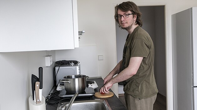Domov Mikasa v Ostrav Zbehu, kde bydl pod odbornou asistenc dospl lid, kte maj autismus. Ptadvacetilet Filip neme kvli Aspergerov syndromu v kombinaci s dalmi potemi sehnat prci. (erven 2025)