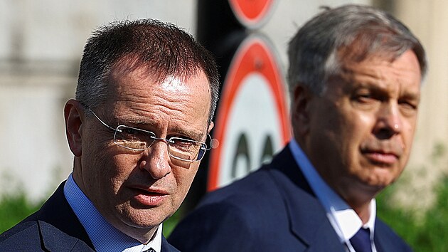 Vedouc rusk delegace a poradce prezidenta Vladimir Medinskij hovo s novini v den druhho kola mrovch rozhovor mezi Ruskem a Ukrajinou v tureckm Istanbulu. (2. ervna 2025)