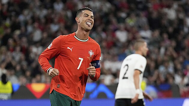 Cristiano Ronaldo, portugalsk fenomn, oslavuje gl proti Nmecku.