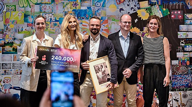 Nadace Terezy Maxov dtem ve spoluprci se spolenost EPG Property Group a mosteckm nkupnm centrem Central slavnostn pedstavila vstavu Ze radosti. Ta zrove vynesla 240 tisc korun na podporu znevhodnnch dt.