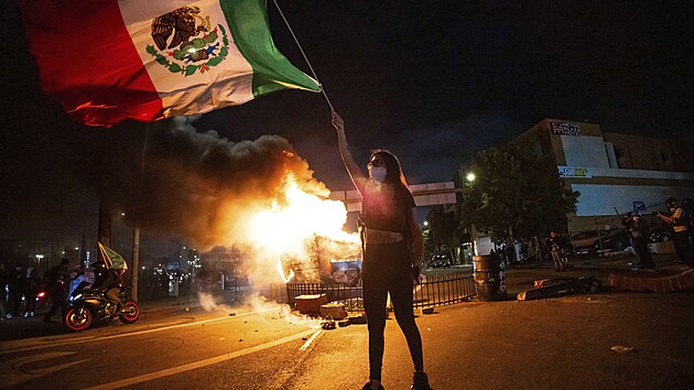 Protesty proti imigranm adm v Los Angeles