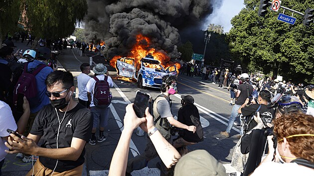 Protesty proti imigranm adm v Los Angeles