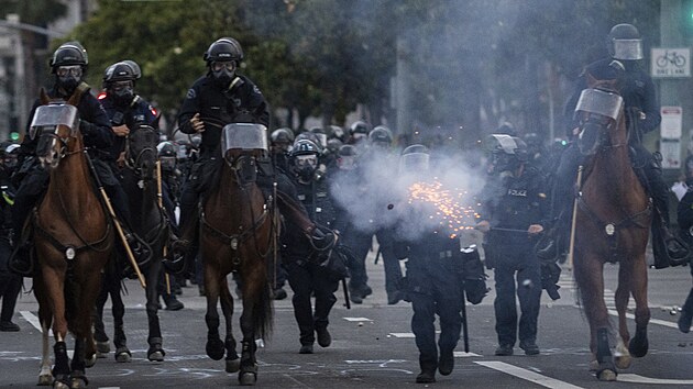 Protesty proti imigranm adm v Los Angeles