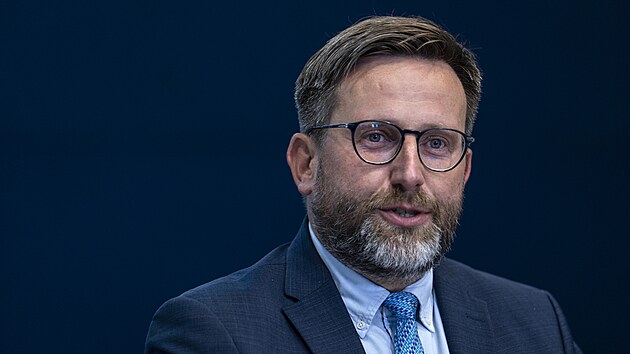 �editel St�tn�ho �stavu pro kontrolu l��iv (S�KL) Tom� Bor�� na tiskov� konferenci. (2. �ervna 2026)