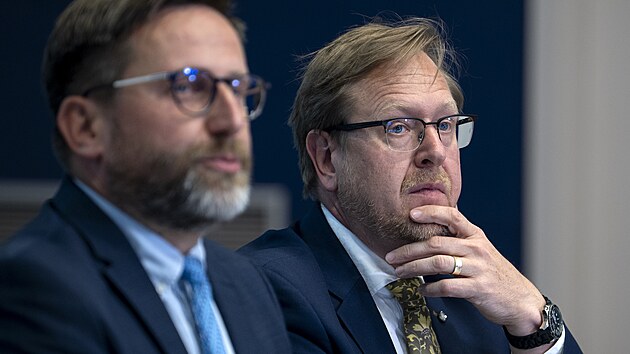 N�m�stek ministra zdravotnictv� Jakub Dvo���ek na tiskov� konferenci. (2. �ervna 2026)